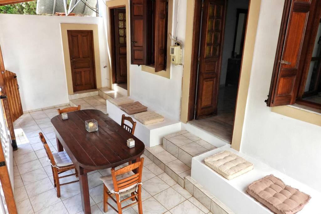 Traditional Villa Efterpi Chalki Town Exterior photo